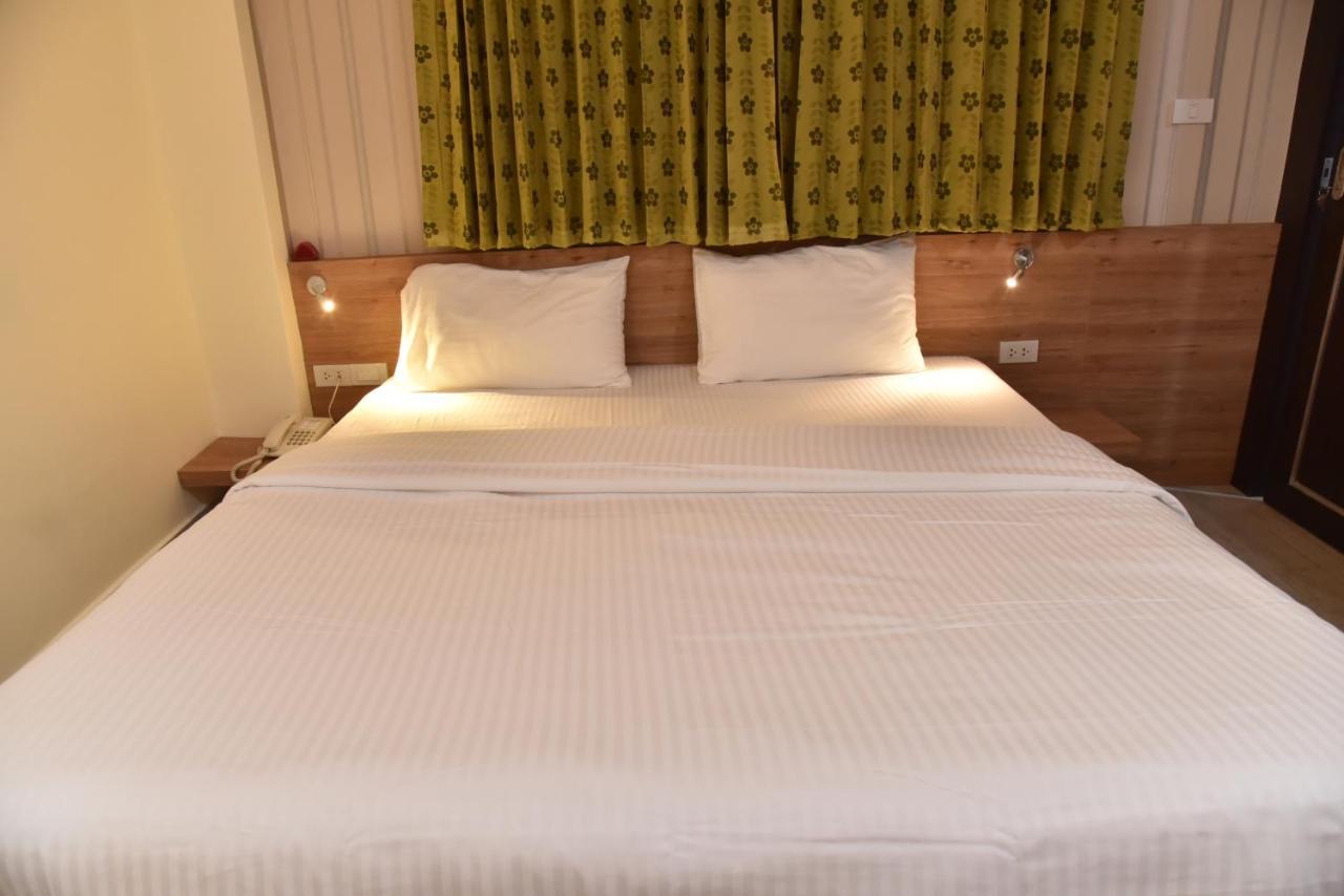 Rose Nana Hotel Bangkok Ngoại thất bức ảnh